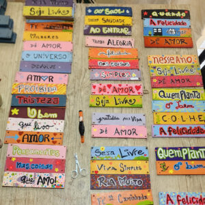 Plaquinhas artísticas, educativas e de bem estar